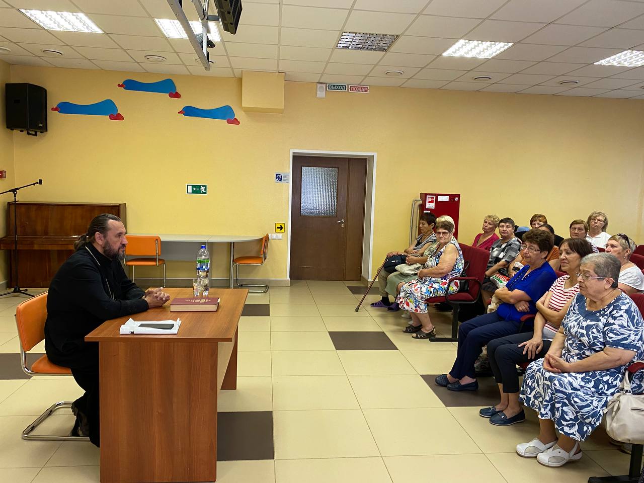 Встреча со священником в  центре социального обслуживания и реабилитации «Луховицкий»