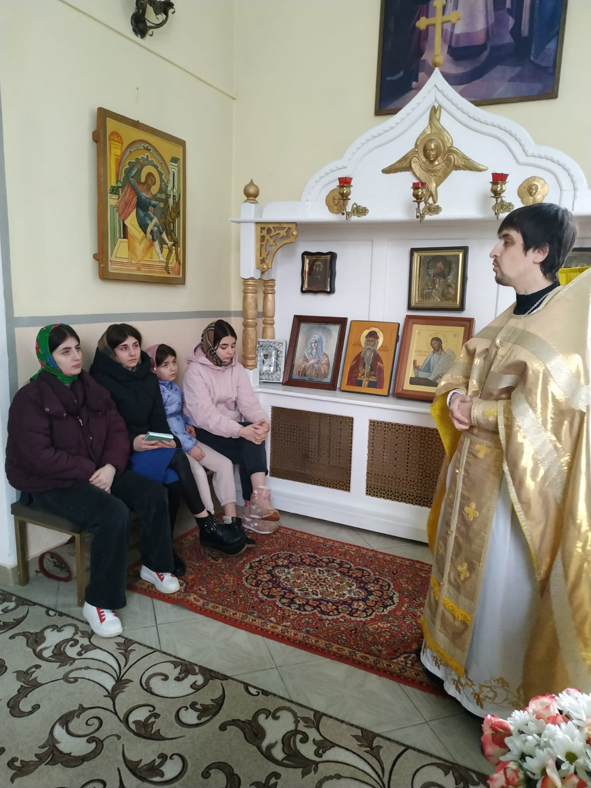 Беседа с воспитанниками семейного центра в Иоанно-Богословском храме с. Матыра